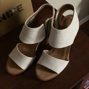 Toms Sandals size 7M